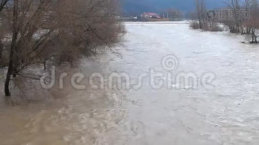 河堤决堤视频