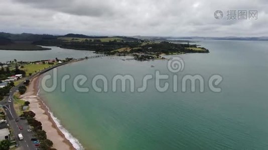 岛湾风景秀丽的派海亚海滨村视频