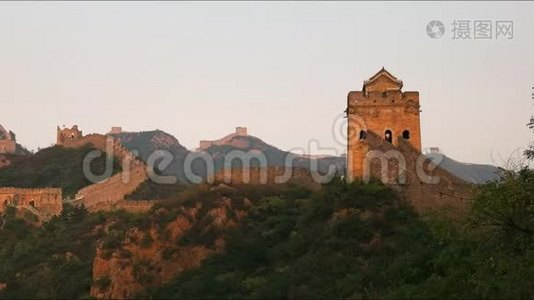 日落时分登上中国长城的左拍视频