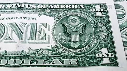 一张美元纸币的滑动视频，显示`金字塔和鹰的一个`文本和图像。视频