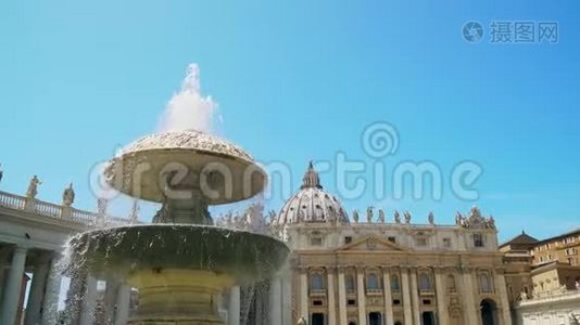 全景圣彼得`教堂和喷泉。 意大利罗马梵蒂冈城视频