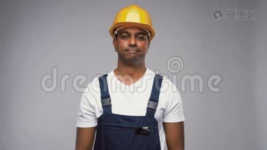 快乐的印度工人或建筑工人竖起大拇指视频