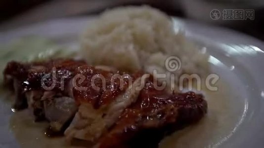 4K马来西亚亚洲餐厅的传统吉肯和白米菜视频