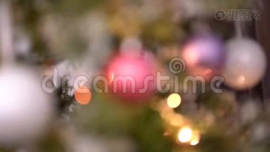 玫瑰圣诞球圣诞树模糊运动视频