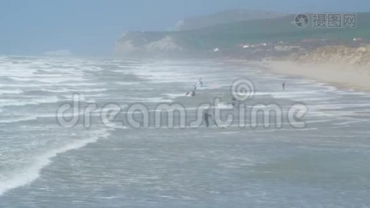 沙滩冲浪和风筝冲浪视频