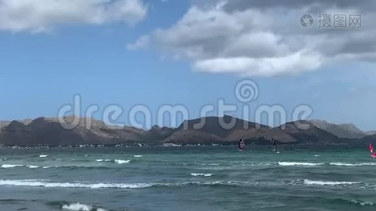 在马洛卡岛与冲浪者对抗视频