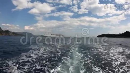 4K. 在亚得里亚海上的伟大航行是从一艘离开的船上看到的。 乐谱视频