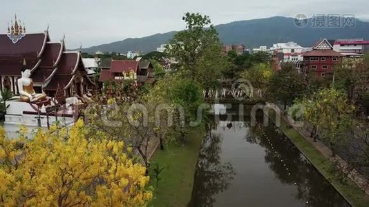 鸟瞰泰国清迈的瓦拉贾蒙特安寺。视频