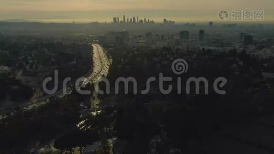 洛杉矶市日出。 市中心景观。 加州，美国。 鸟瞰图视频