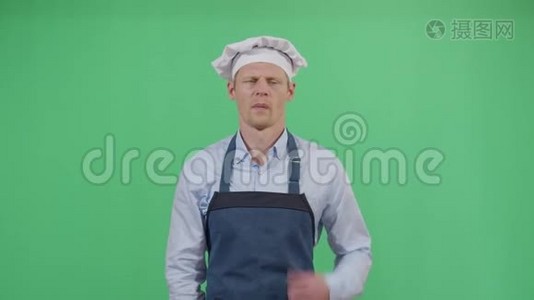 有卫生问题的成年男厨师视频