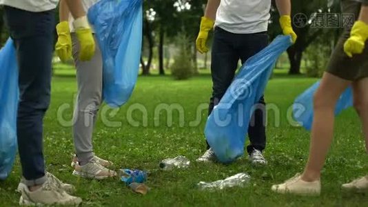 环保志愿者奉献击掌，清洁地球，拯救自然视频