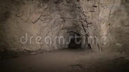 速学人工溶洞暗洞地下开挖.. 提取金属和岩石的老板视频