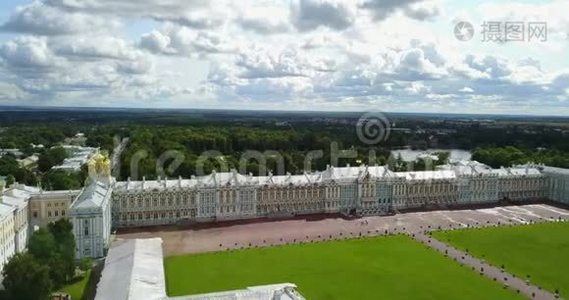 从俄罗斯Tsars koe Pushkin`凯瑟琳宫殿的无人机顶上观看视频