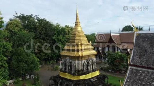 鸟瞰泰国清迈的老历史遗址蒋满寺。视频