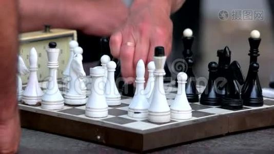 在闪电战中下棋。视频