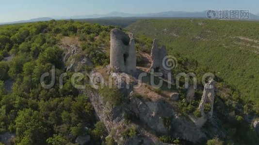 特罗森杰要塞留在克罗地亚普罗米纳山西侧，空中视频