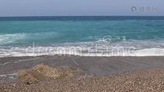 地中海安塔利亚海滩的海浪视频