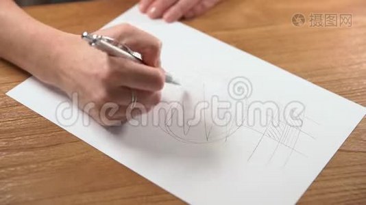 用尺子画在白纸上的铅笔图像和图纸上视频