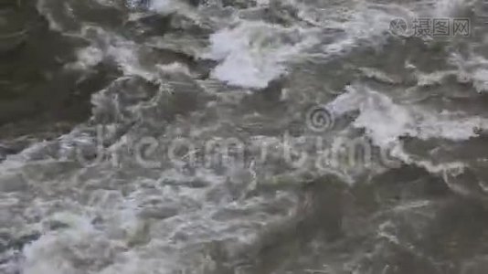 搅动的河流水面视频