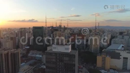 圣保罗，巴西-5月3日，2018年：市中心、居民和商业建筑的空中景观视频