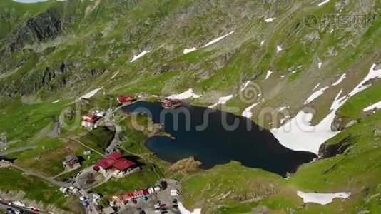 罗马尼亚喀尔巴阡山Transfagaras山口的巴莱亚湖视频