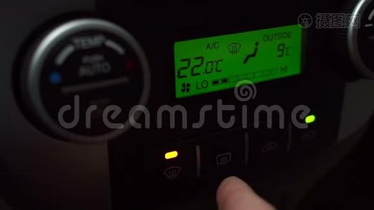 汽车空调系统中驾驶员手调温度控制。视频