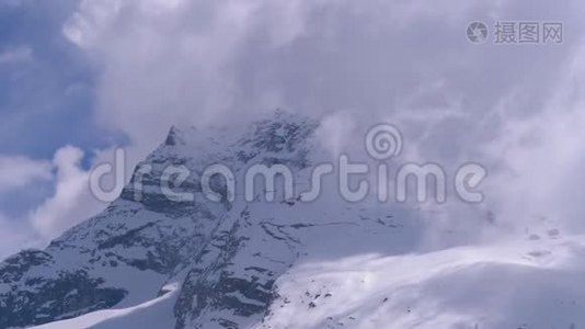 云中高山雪山景观.. 散普龙通行证。视频