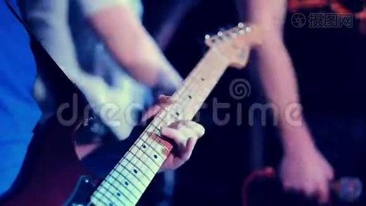 吉他演奏者演奏吉他视频