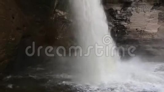 侧观Minneopa瀑布.视频