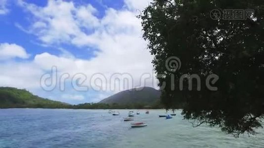 塞舌尔马河岛`伊莱特湾和船景视频