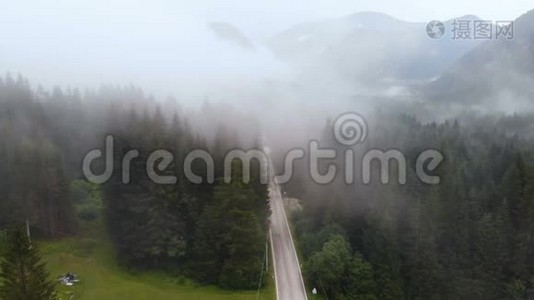 路山雾雨山无人机.视频