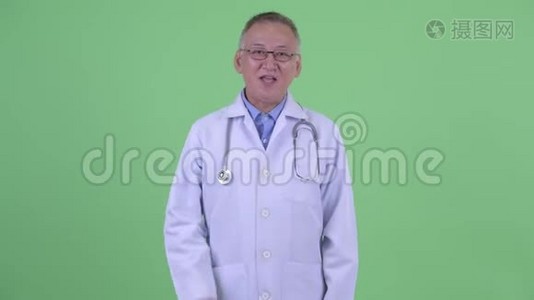 快乐成熟的日本男医生解释视频