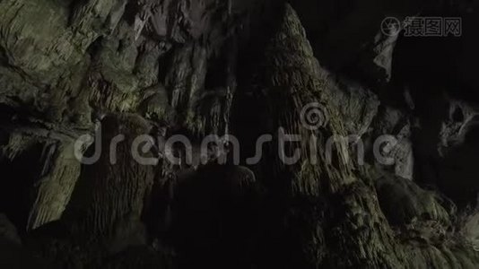洞穴内巨大的钟乳石。 洛德洞。视频