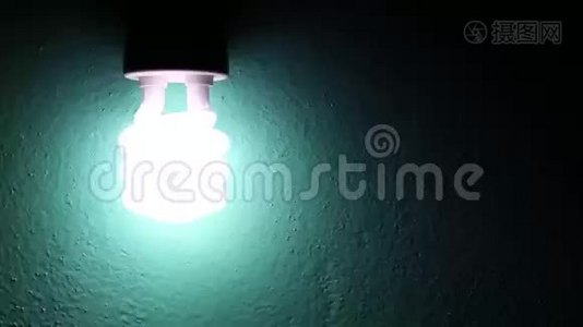 墙上的灯泡照明视频