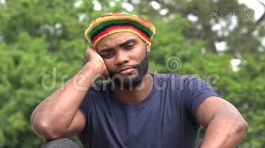 悲伤牙买加黑人成年男性视频