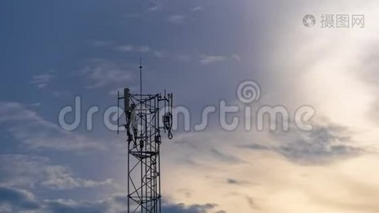 电讯塔天线在日落时的时间间隔视频