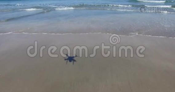 保加利亚波莫里黑海海浪的白色花边视频