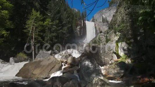 美国约塞米蒂国家公园的弗农瀑布视频