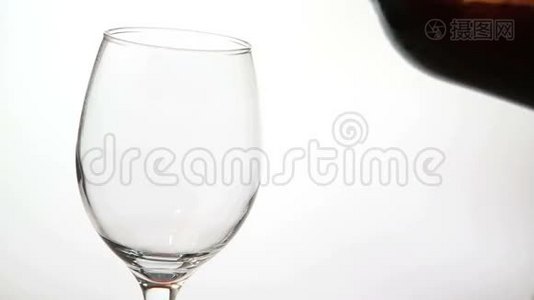 盛满红酒的玻璃杯视频
