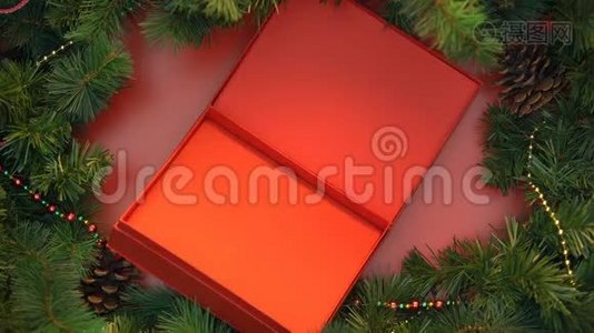 红丝带用带条纹的糖果棒包裹在盒子周围，并系在蝴蝶结，圣诞节视频