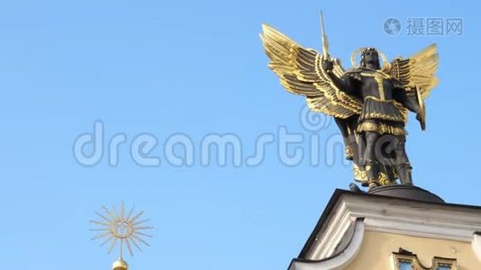 KYIV，UK RAINE-2018年10月28日。 基辅的象征，大天使迈克尔纪念碑。视频