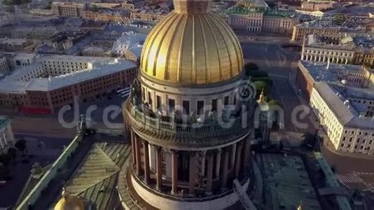 空中观景。 圣彼得堡。 伊萨基耶夫广场，伊萨基夫斯基大教堂。视频
