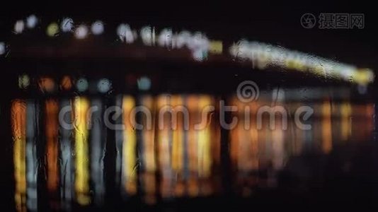夜雨城市的抽象模糊背景视频