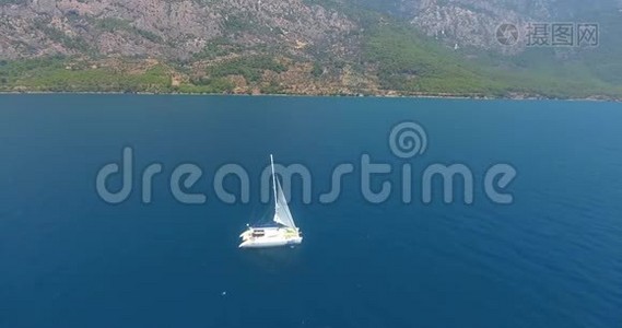 帆船在Gokova海湾土耳其巡航视频