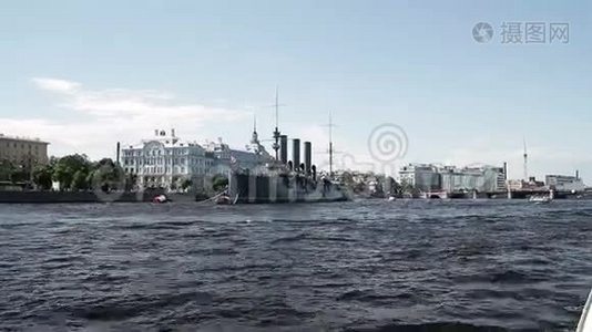 城市里的老战舰视频