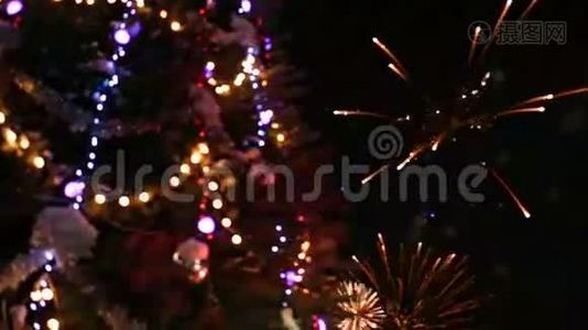 灯火通明的圣诞树视频