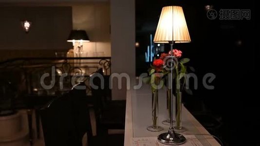 酒店房间墙上漂亮的灯视频