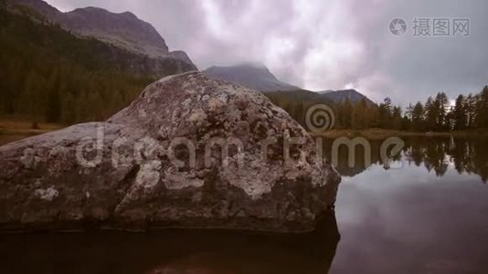 反映意大利阿尔卑斯山中部自然的湖泊视频