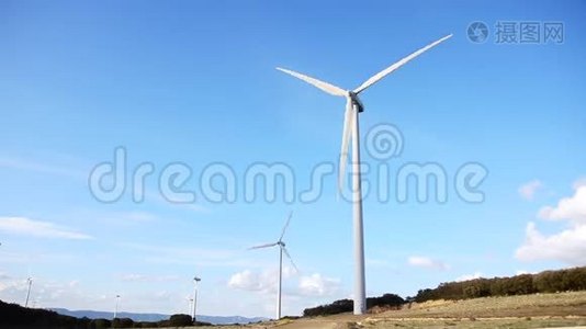 现代风力涡轮机产生可持续能源视频