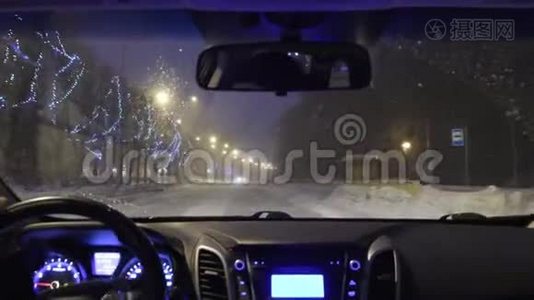 冬天在夜城开车.. 出租车上的风景视频